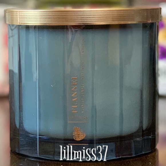 💫FLANNEL💫  BRAND NEW BATH AND BODY WORKS 3 WICK CANDLE - Picture 1 of 4